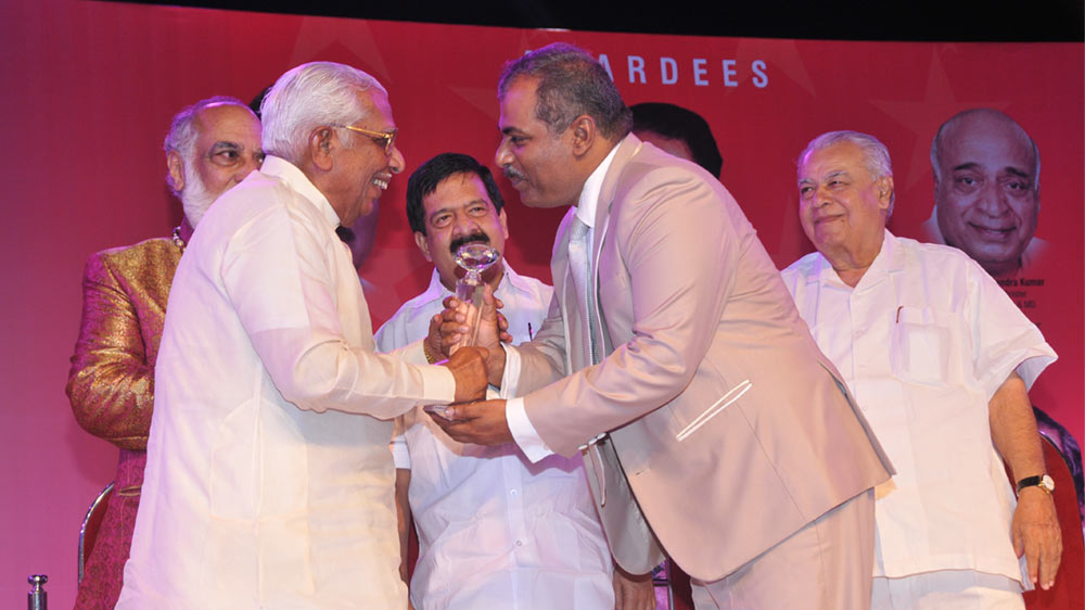 Feb 2014 : National Award for the Best Neurosurgeon in Western and Southern India from Kashmir to kerala Foundation, Mumbai.